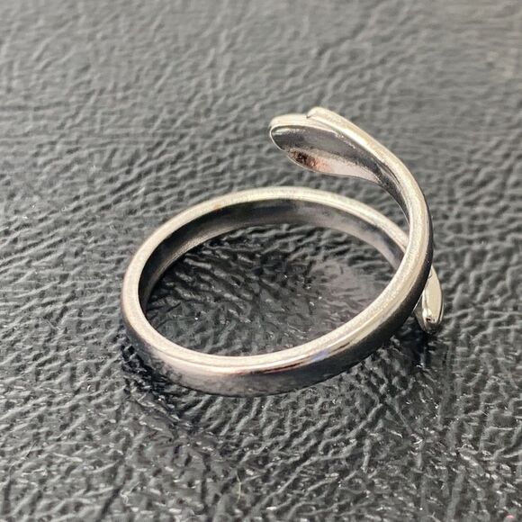 2 Matching Hugging Hands Adjustable His & Hers Ring Love Hug Rings Pair Set NEW - Picture 9 of 10